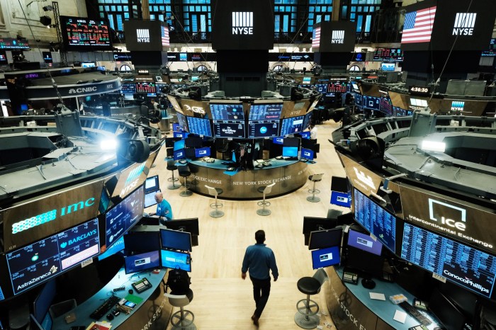 Stock exchanges exchange york trading floor world largest biggest major busy