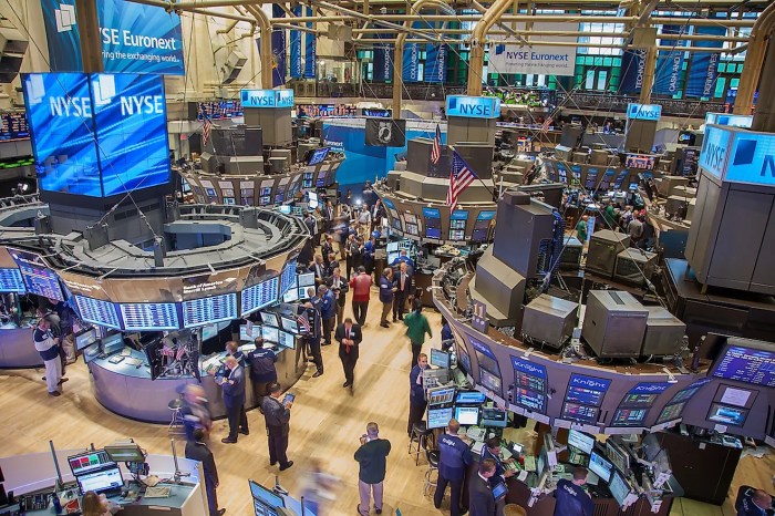 Stock exchange floor trading york largest shutterstock world exchanges bart sadowski busy credit worldatlas nyse